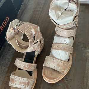 Gaby Free bird size 10